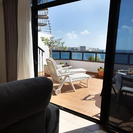 Beachfront Penthouse 아파트 아리나가