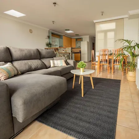 Beachfront Penthouse ארינאגה