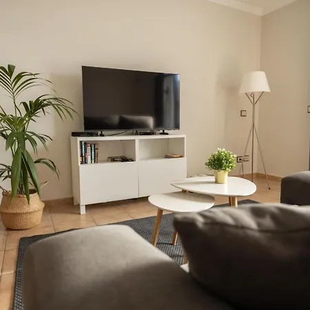 Beachfront Penthouse ארינאגה