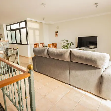 Beachfront Penthouse * ארינאגה