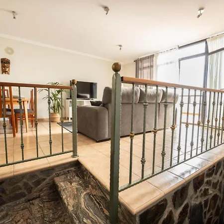 Beachfront Penthouse דירה *